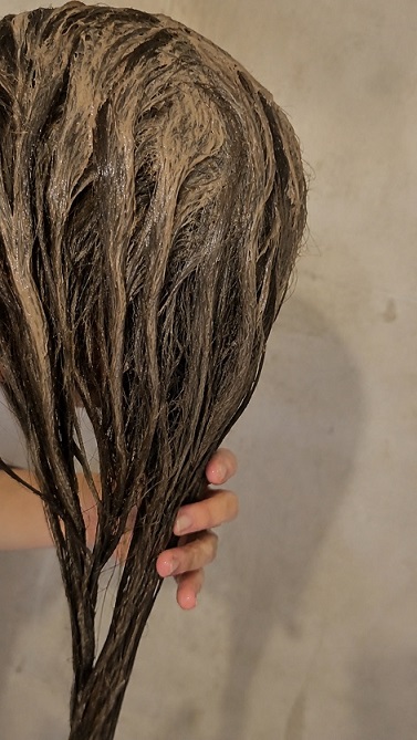 Haare waschen mit Wascherde: Schritt-für-Schritt-Anleitung für eine natürliche Reinigung